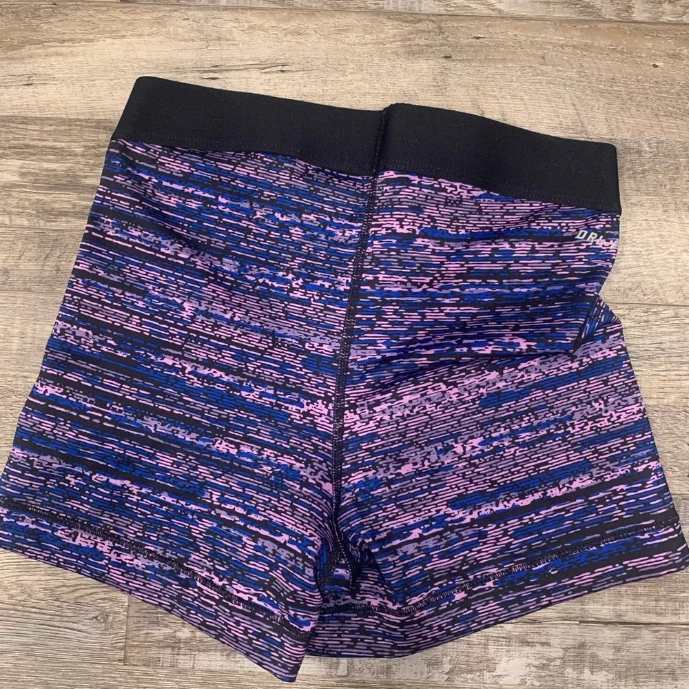 Nike Pros Bundle - Picture 6 of 16